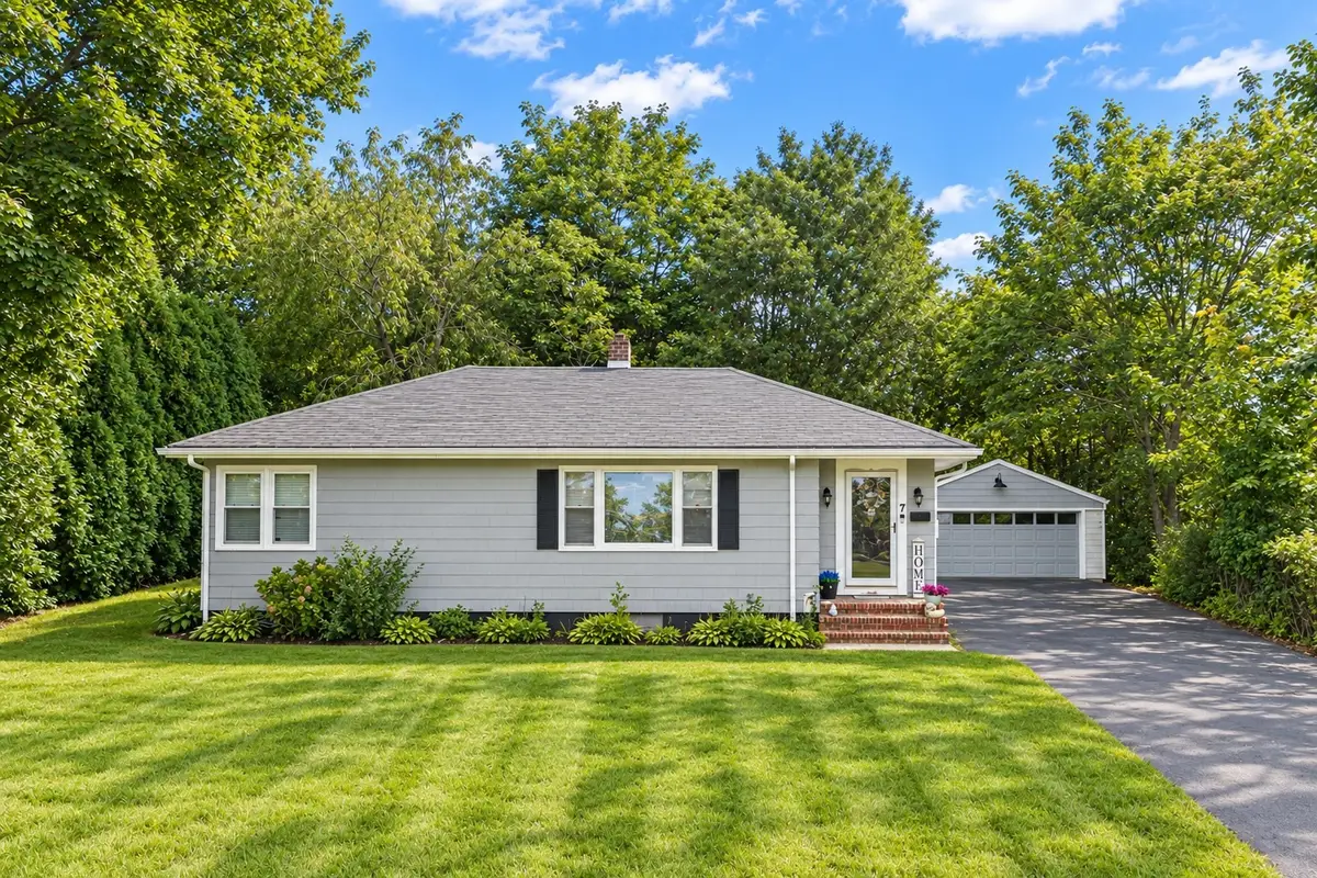 7 Norfolk Ave, Dartmouth, MA 02747 - #1