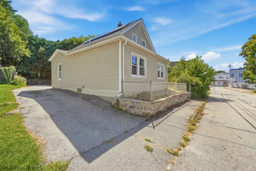 6 Goddard St, Webster, MA 01570 - #3