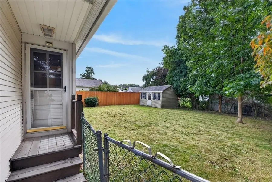 35 Lorraine St, Chicopee, MA 01013 - #3