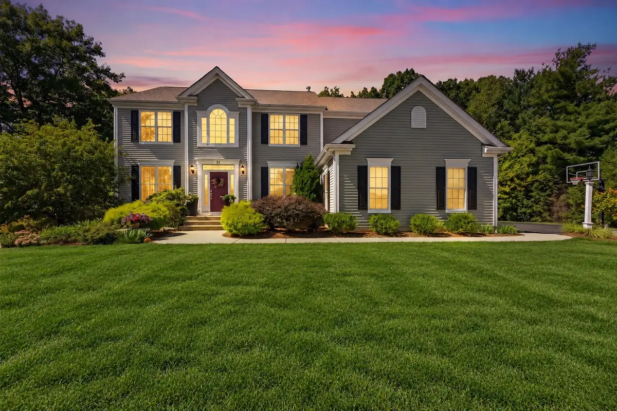 32 Howarth Dr, Upton, MA 01568 - #1