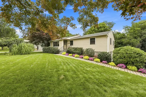 21 Old Meetinghouse Rd, Auburn, MA 01501