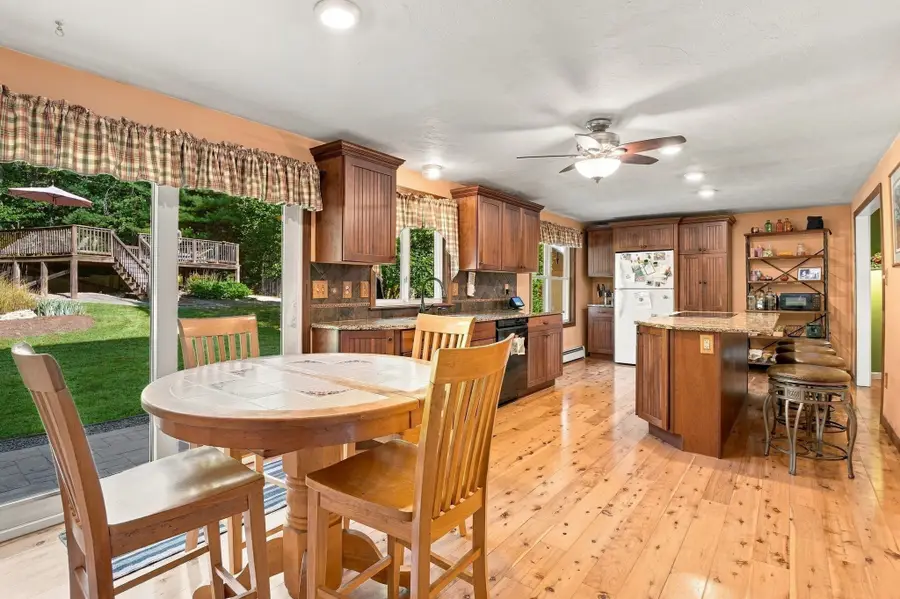 10 Flaxfield Road, Dudley, MA 01571 - #3