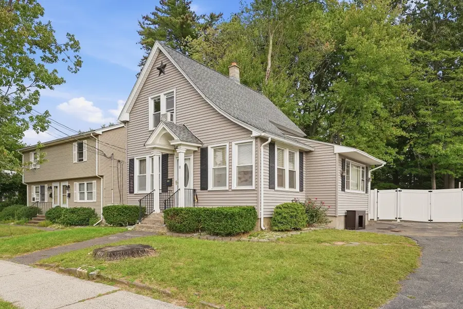 11 Garrity St, Chicopee, MA 01020 - #3