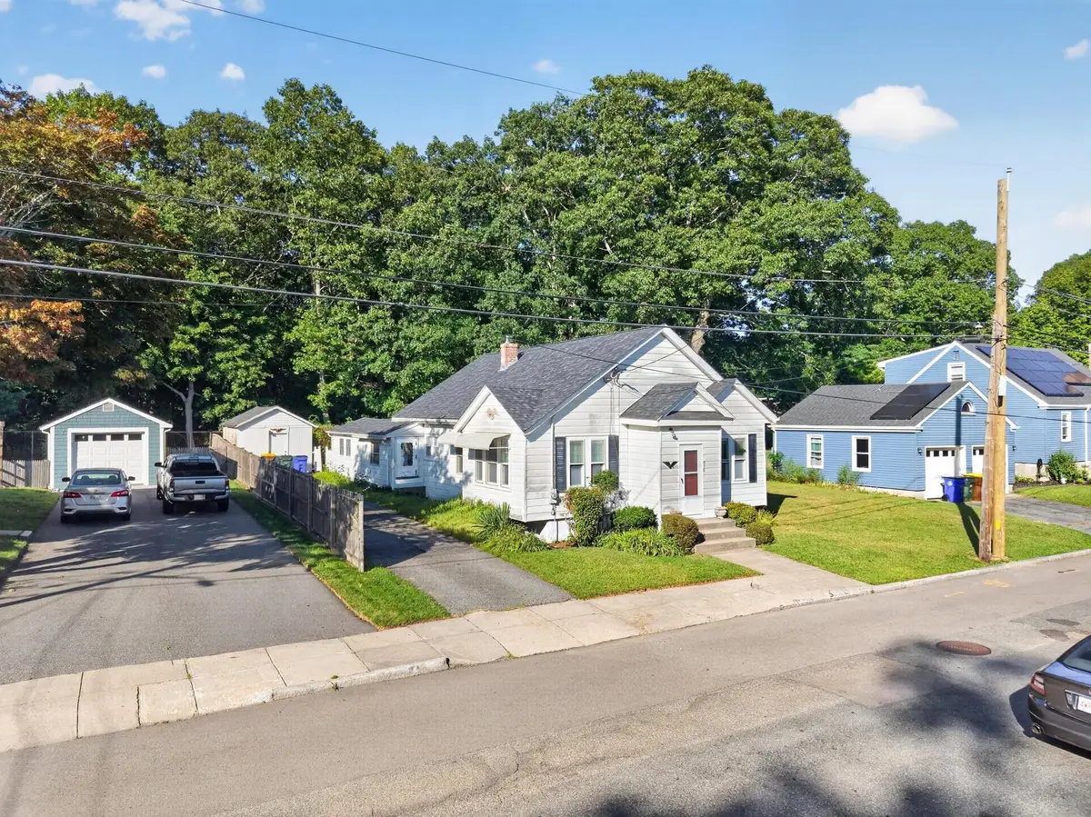 578 Valentine St, Fall River, MA 02720 - #1