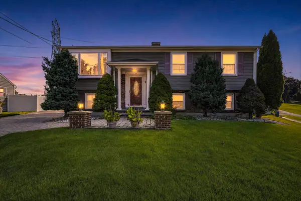 21 Cardosi Ct, Pawtucket, RI 02861