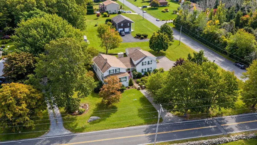 555 Sharps Lot Rd, Swansea, MA 02777 - #2