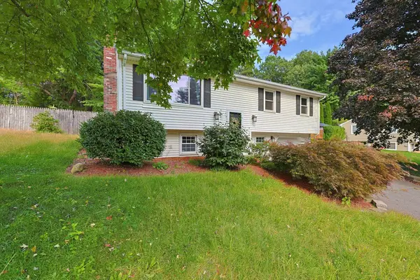 27 Country Club Dr, Westfield, MA 01085