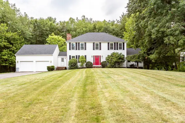 27 Gretchen Way, Raynham, MA 02767