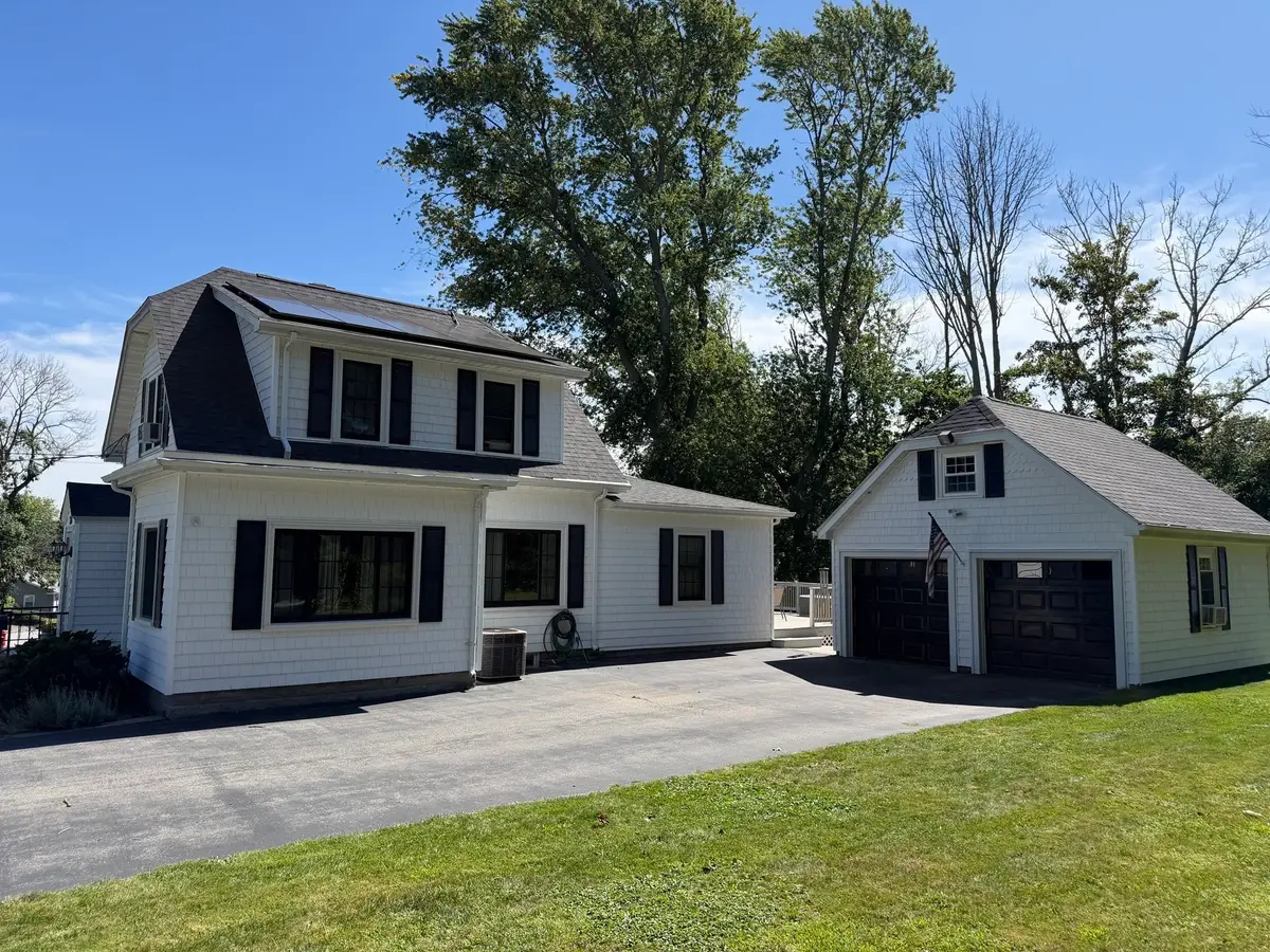 233 Gifford Ave, Somerset, MA 02726 - #1