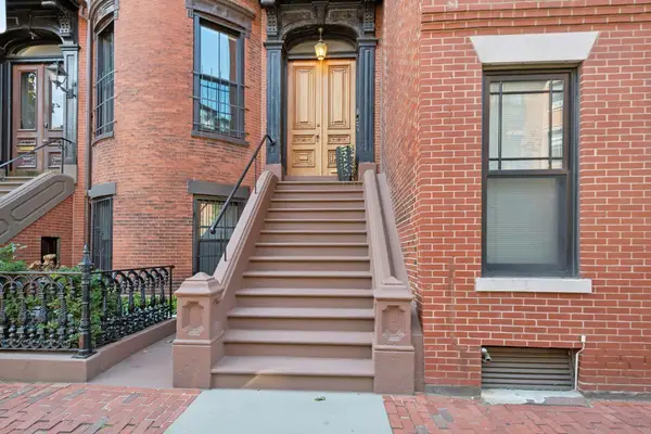 130 Pembroke St #2, Boston, MA 02118