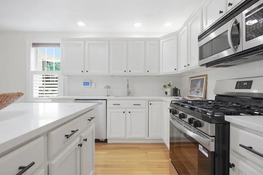 194 E St #A, Boston, MA 02127 - #3