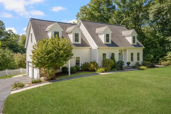 62 Pinsonnault Lane, North Attleboro, MA 02760