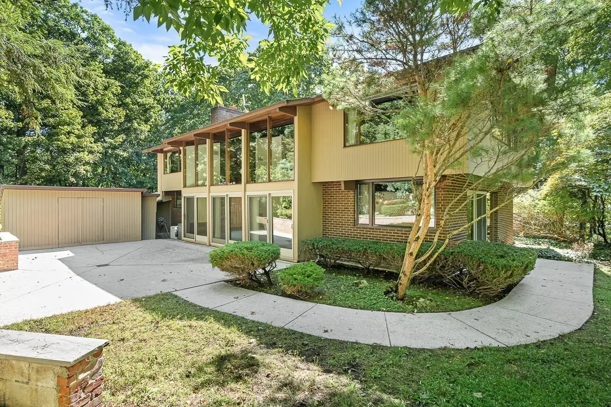 7 Arnold Rd, Wellesley, MA 02481 - #1