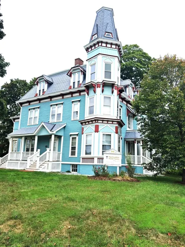 46 N Main St, West Brookfield, MA 01585