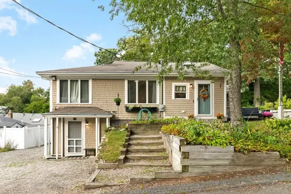 21 Shepard Ave, Pembroke, MA 02359