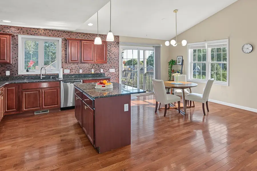 6 Greenhalge St, Worcester, MA 01604 - #3