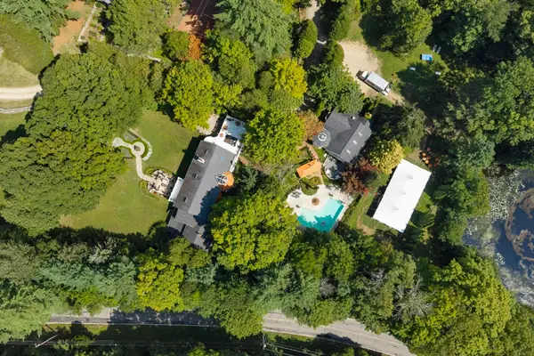 87 E Brimfield Holland, Brimfield, MA 01010