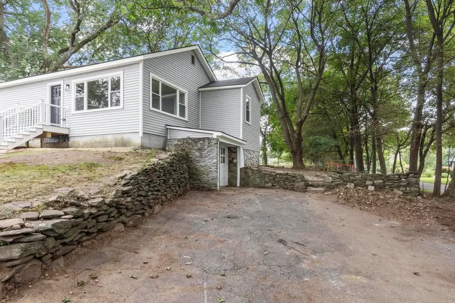 186 Pleasant St, Lunenburg, MA 01462 - #3