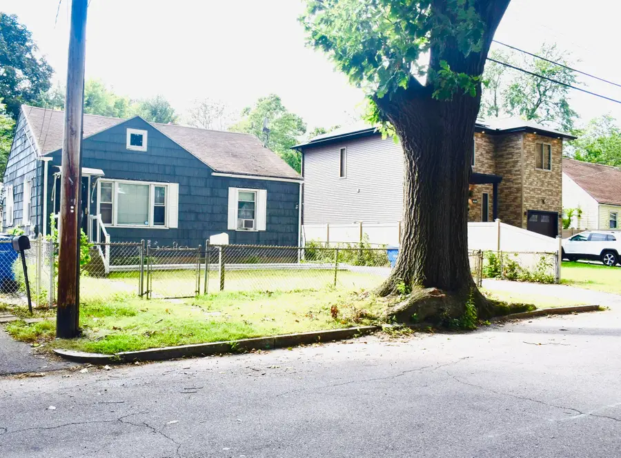 54 Georgetown St, Springfield, MA 01104 - #3