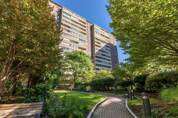 9 Hawthorne Place #7G, Boston, MA 02114