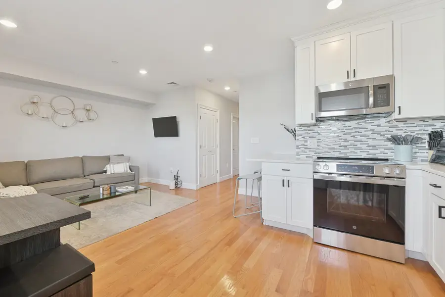 214-216 E Eagle St #5A, Boston, MA 02128 - #2