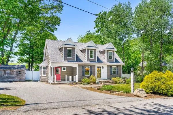 11 Woodbury Rd, Billerica, MA 01821
