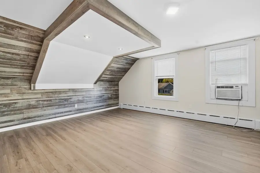 950 Glen St, New Bedford, MA 02745 - #3