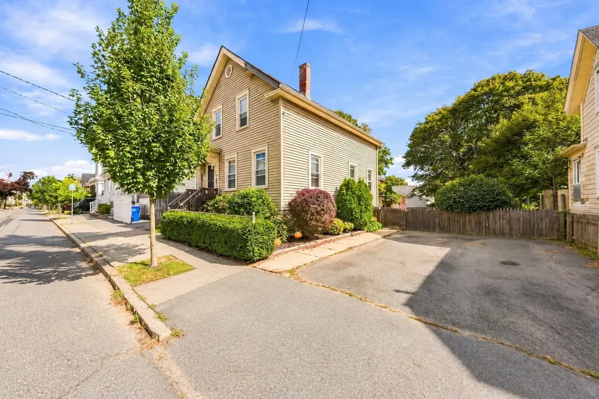 326 Cedar St, New Bedford, MA 02740 - #1