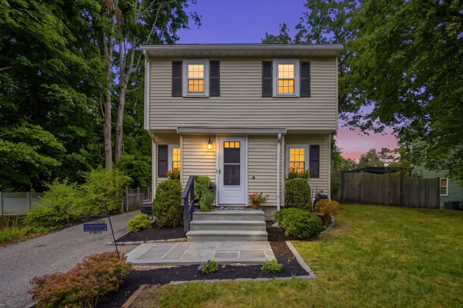 33 School St, Hanover, MA 02339 - #2