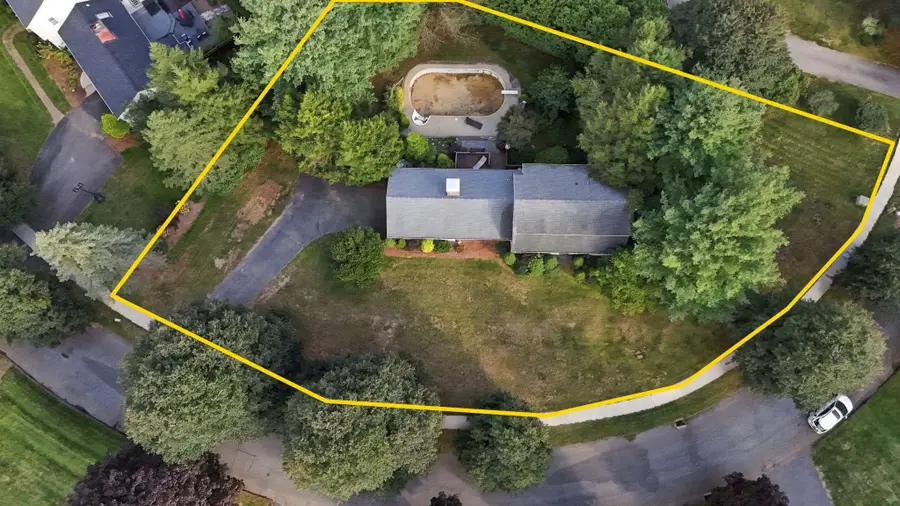 81 Coventry Ln, Longmeadow, MA 01106 - #3