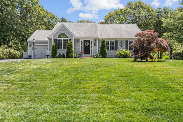 18 Pleasant Wood Dr, Sandwich, MA 02563