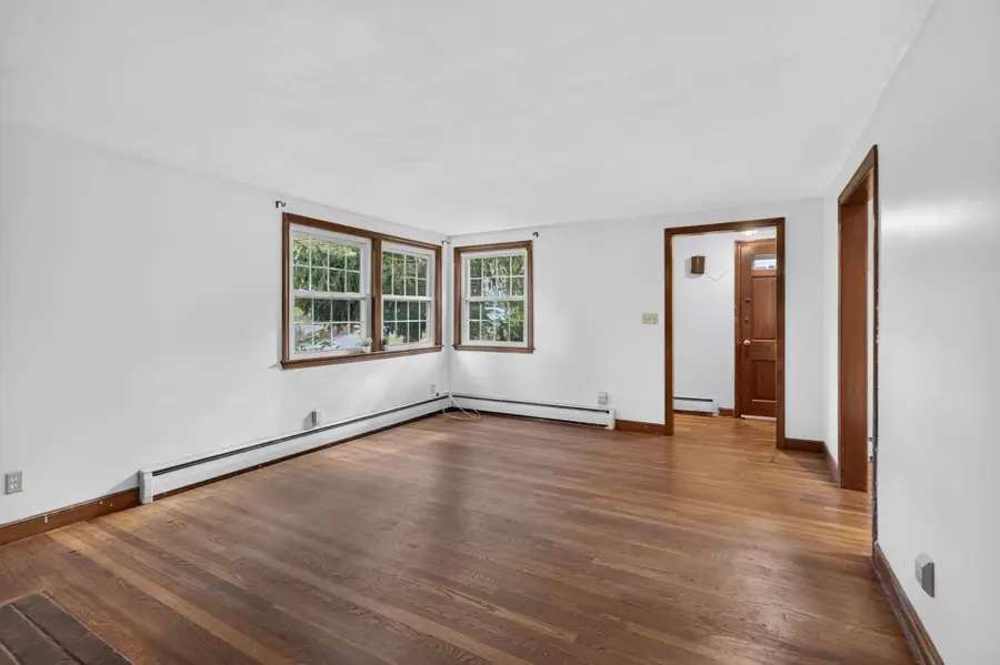 24 Grapevine Ave, Lexington, MA 02421 - #3