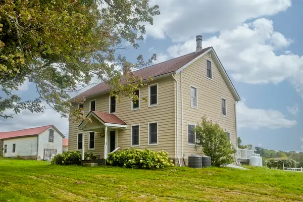 54 Gibbs Rd, Blandford, MA 01008