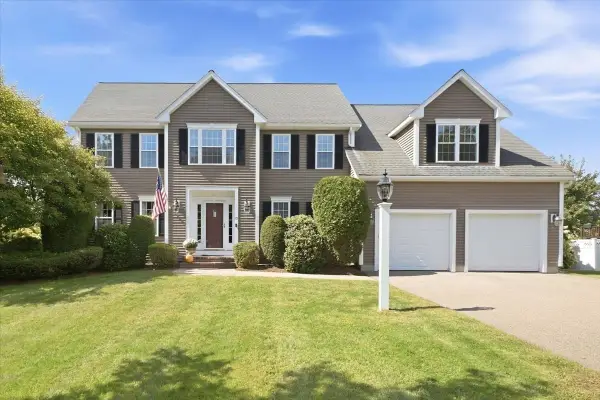 15 Garden Ter, Walpole, MA 02081