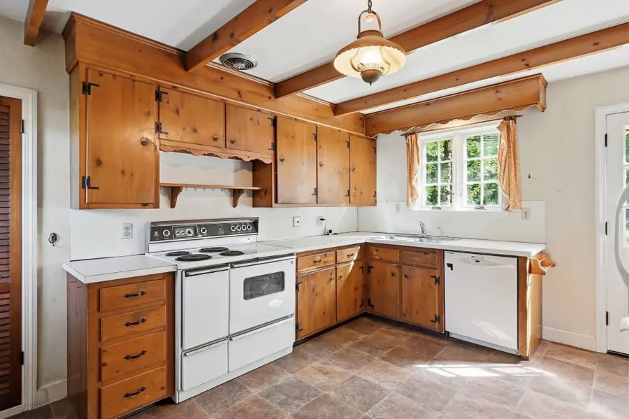 148 Falmouth Rd, West Springfield, MA 01089 - #2