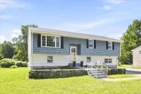 2040 Central St, Stoughton, MA 02072