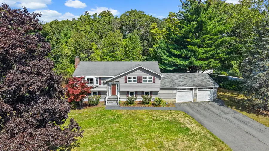8 Roaen Dr, North Chelmsford, MA 01863 - #2