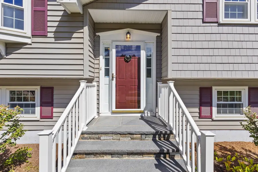 8 Roaen Dr, North Chelmsford, MA 01863 - #3