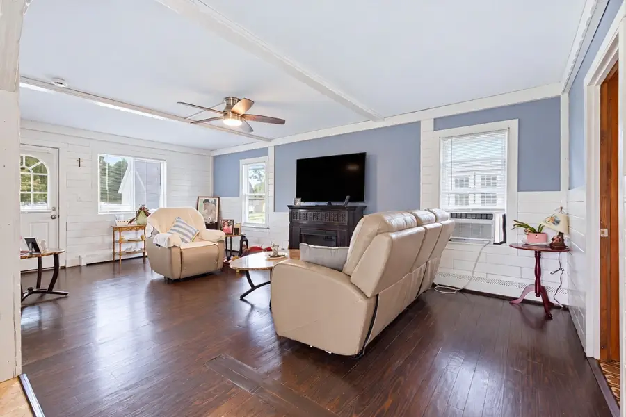 38 Gifford Ave, Dartmouth, MA 02747 - #2