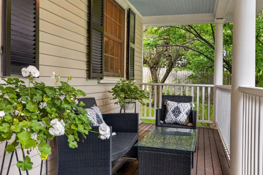 118 Benvenue St, Wellesley, MA 02482 - #3