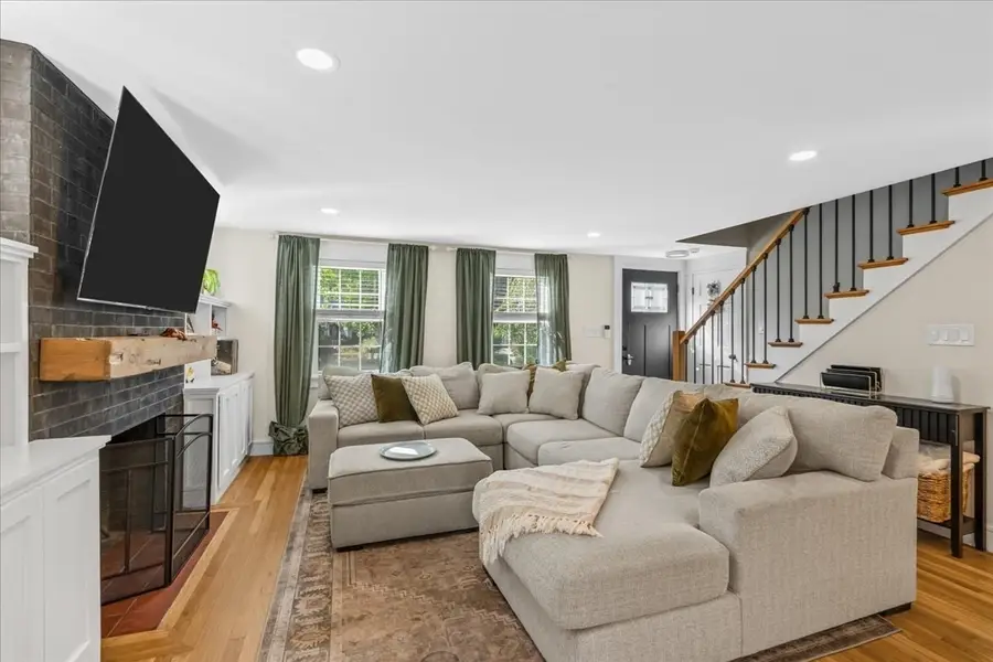 33 Century Rd, Weymouth, MA 02190 - #3