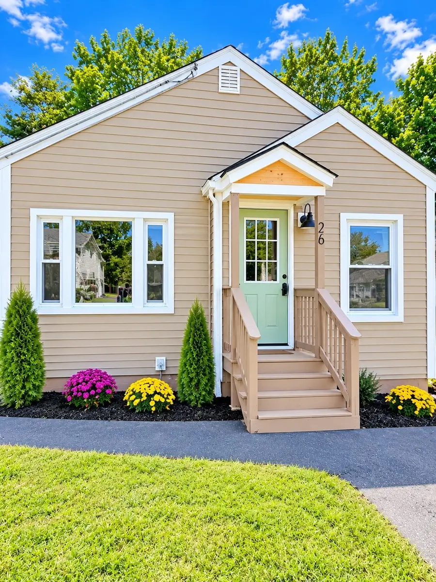 26 Mt Tom Ave, Easthampton, MA 01027 - #3