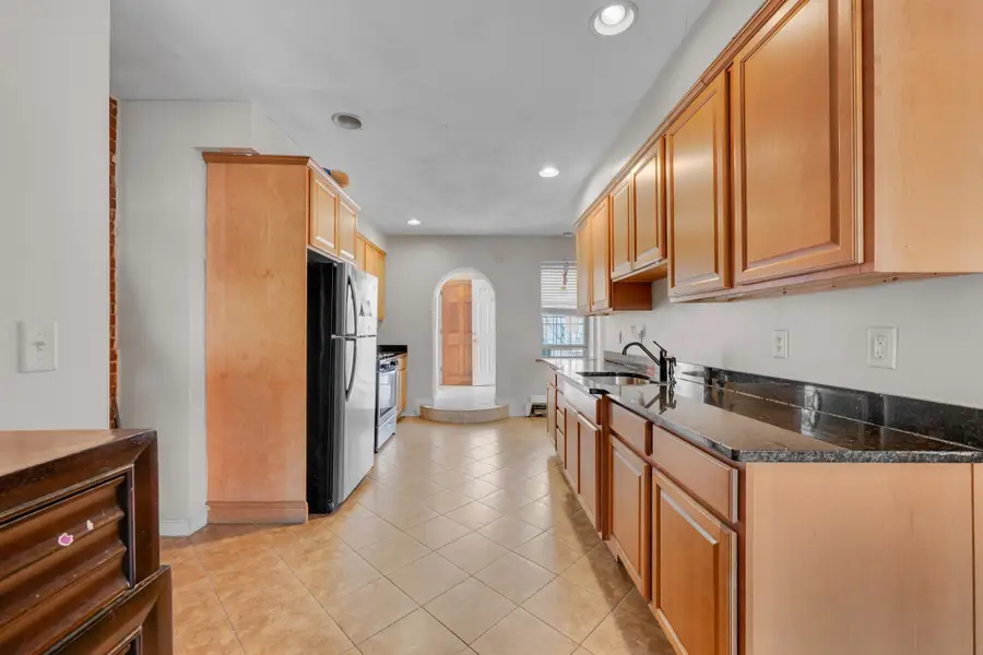48 Union St, Lawrence, MA 01840 - #3
