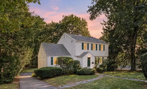 1036 High St, Westwood, MA 02090