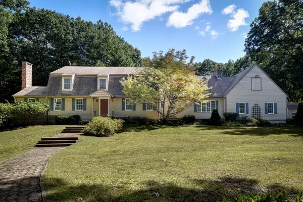 46 Donnelly Dr, Dover, MA 02030