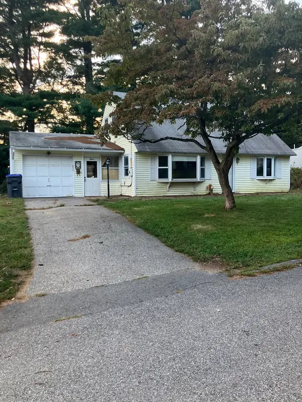 12 Hadley Rd, Methuen, MA 01844
