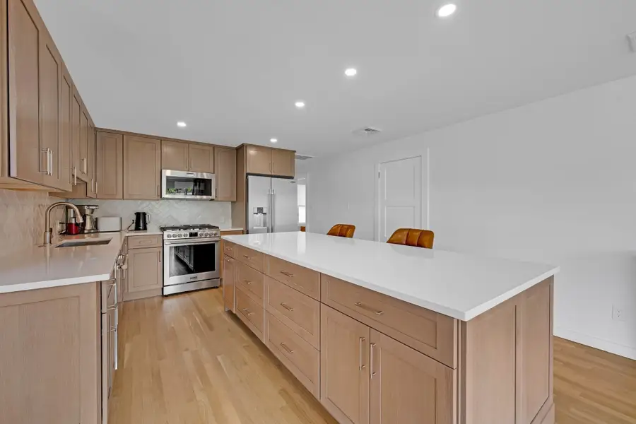 79 Chilmark St, Worcester, MA 01604 - #3