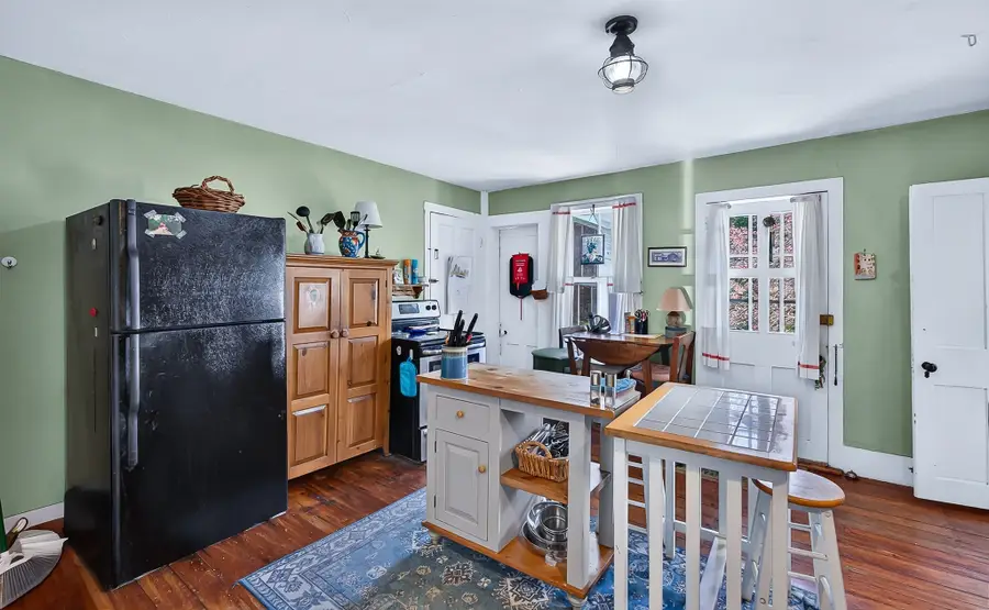 260 Pleasant St, Barre, MA 01005 - #2