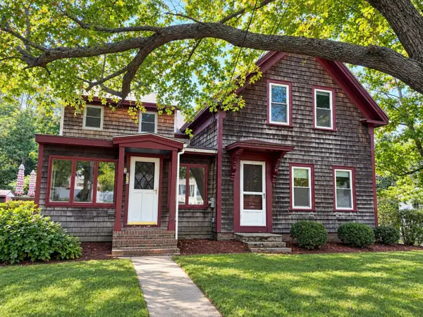 30 Cottage St, Medway, MA 02053