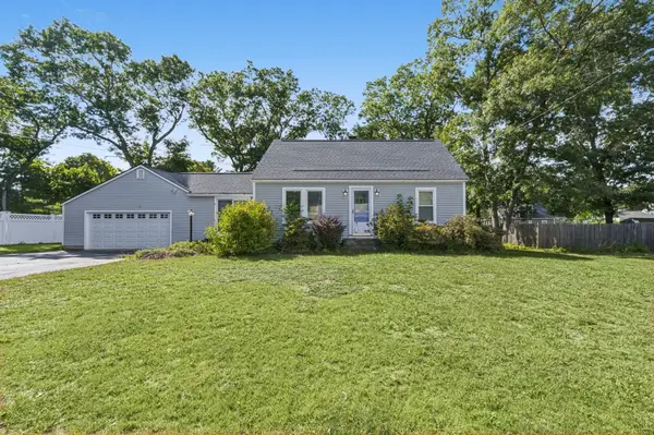 4 Amos St, Tewksbury, MA 01876